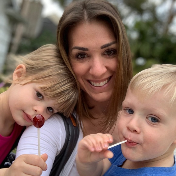 Meet your Posher, Liz - Picture 1 of 1